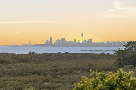 Photo of property in 1/44 Rewarewa Road, Te Atatu Peninsula, Auckland, 0610
