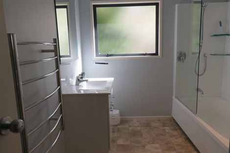 Photo of property in 14 Winston Avenue, Hokowhitu, Palmerston North, 4410