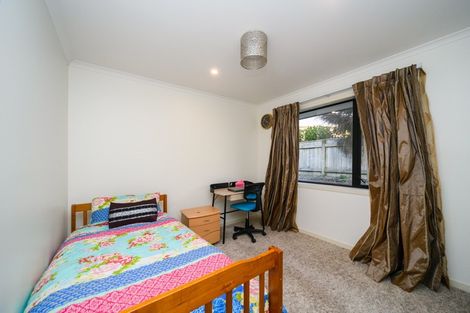 Photo of property in 19 Monaco Grove, Fitzherbert, Palmerston North, 4410