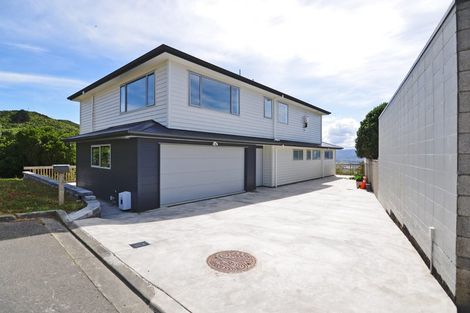 Photo of property in 19 Bendigo Grove, Newlands, Wellington, 6037