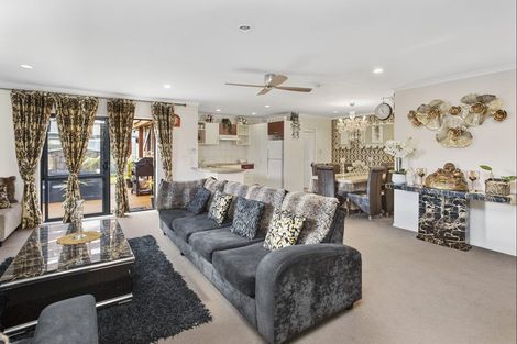 Photo of property in 16 Morewa Place, Takanini, 2112