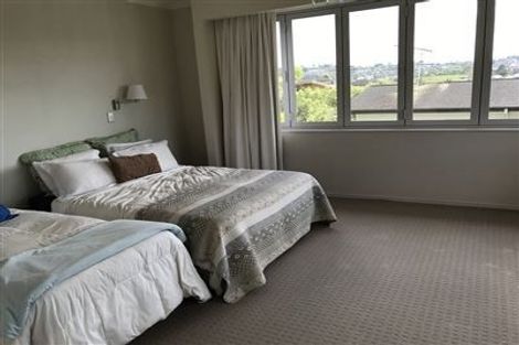 Photo of property in 11 Lismore Way, Oteha, Auckland, 0632