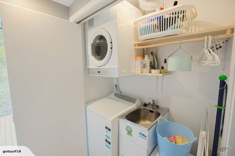 Photo of property in 26 Rarangi Way, Owhiro Bay, Wellington, 6023