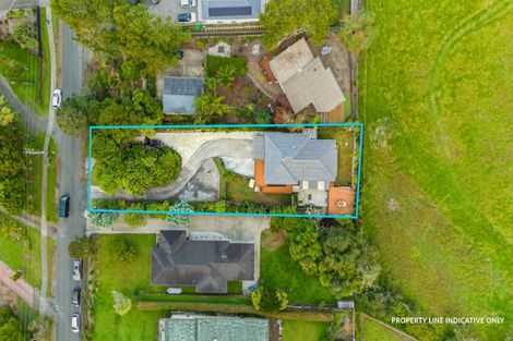 Photo of property in 19 Grassmere Road, Henderson Valley, Auckland, 0612