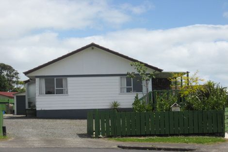 Photo of property in 17 Bundena Place, Clendon Park, Auckland, 2103