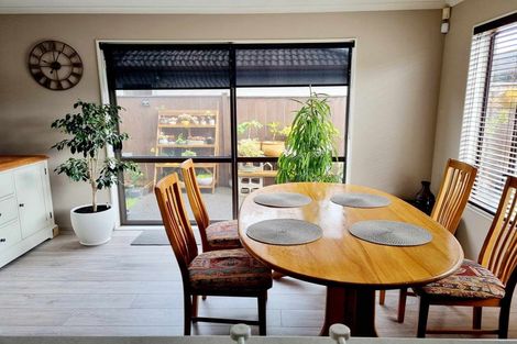 Photo of property in 21 Cambrian Street, Churton Park, Wellington, 6037