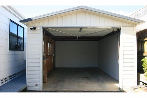 Photo of property in 72 Gallony Avenue, Massey, Auckland, 0614