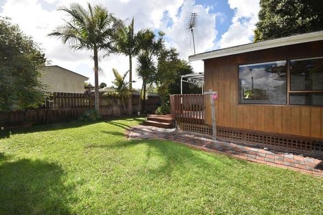 Photo of property in 4 Glen Close, Glen Eden, Auckland, 0602