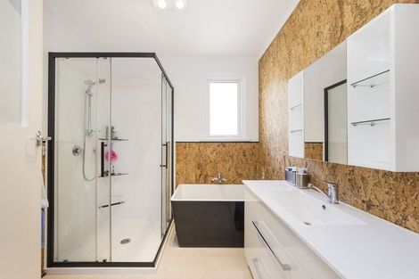 Photo of property in 37 Waterloo Crescent, Hokowhitu, Palmerston North, 4410