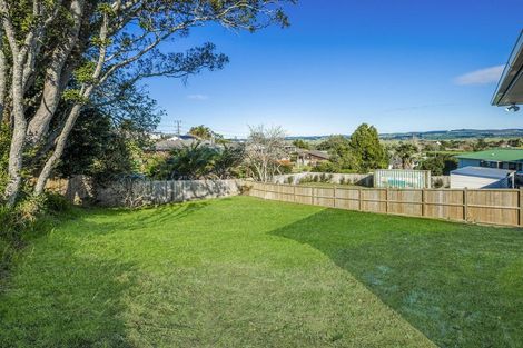 Photo of property in 18 St James Avenue, Helensville, 0800