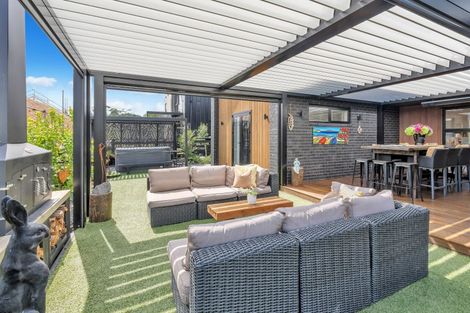 Photo of property in 3 Hirere Road, Whitford, Howick, 2571