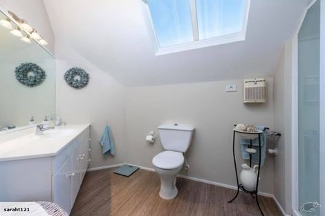 Photo of property in 4 Ellangowan Road, Waiake, Auckland, 0630