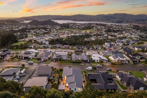 Photo of property in 15 Pacific View, Whitby, Porirua, 5024