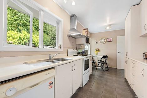 Photo of property in 18 Alma Street, Te Atatu South, Auckland, 0610