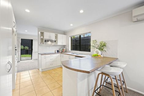 Photo of property in 25 Dairyland Drive, East Tamaki Heights, Auckland, 2016