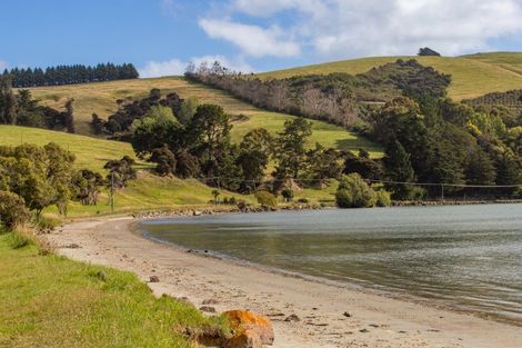 Photo of property in 10 Takamatua Beach Road, Takamatua, Akaroa, 7581