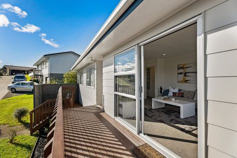 Photo of property in 2/4 Clare Place, Glenfield, Auckland, 0629