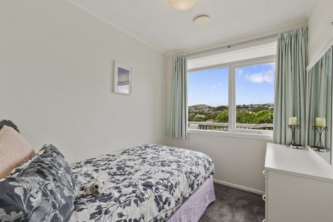 Photo of property in 127 Ruskin Road, Newlands, Wellington, 6037