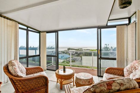 Photo of property in 10b South Road, Moturoa, New Plymouth, 4310