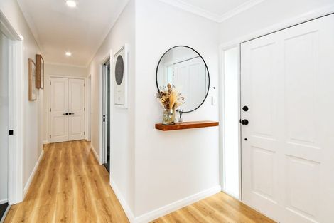 Photo of property in 25 Village Way, Ardmore, Papakura, 2582