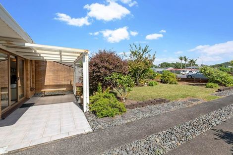 Photo of property in 8 West Hoe Road, Orewa, 0931
