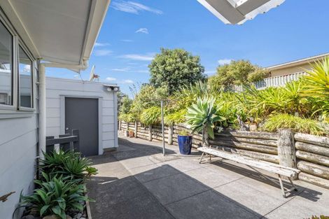 Photo of property in 2 Rangiora Street, Castlecliff, Whanganui, 4501