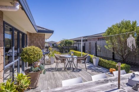 Photo of property in 3 Holcombe Drive, Paraparaumu, 5032