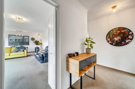 Photo of property in 10 Beaumont Crescent, Frankleigh Park, New Plymouth, 4310