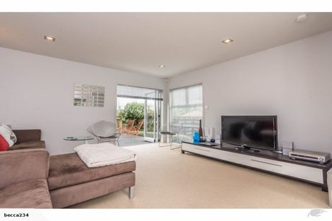 Photo of property in 8 Roy Maloney Drive, Henderson, Auckland, 0612