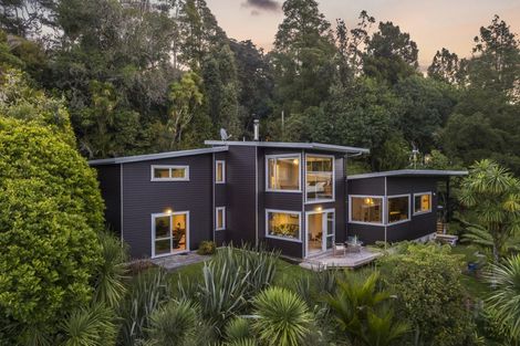 Photo of property in 30 Tinopai Road, Titirangi, Auckland, 0604
