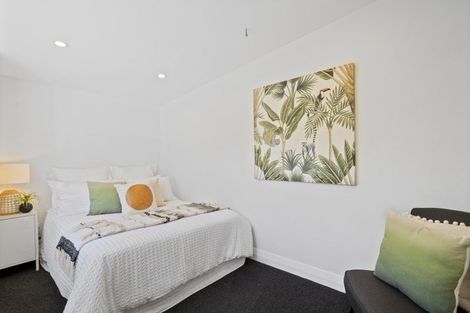 Photo of property in 203 Sutherland Road, Lyall Bay, Wellington, 6022