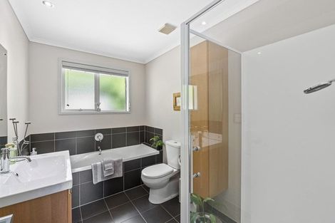 Photo of property in 16 Gavinike Place, Waimauku, 0812