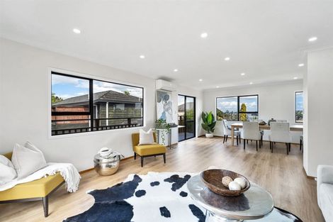 Photo of property in 2/23 Ridge Road, Waiake, Auckland, 0630