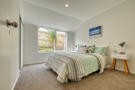 Photo of property in 10 Van Dyke Place, West Harbour, Auckland, 0618