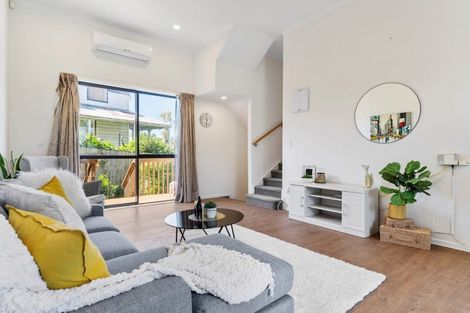 Photo of property in 9/2 Swan Hill Drive, Glen Eden, Auckland, 0602