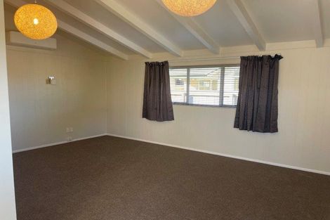 Photo of property in 1a Saint Vincent Way, Waikanae, 5036