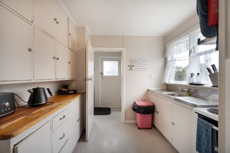 Photo of property in 24 Derby Place, Cannons Creek, Porirua, 5024