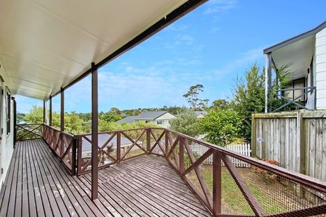 Photo of property in 1/23 Flaunty Place, West Harbour, Auckland, 0618