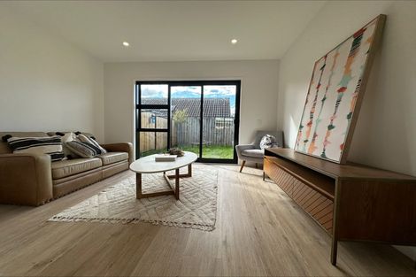 Photo of property in 64 Rauemi Way, Te Atatu South, Auckland, 0610