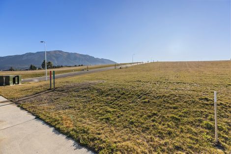 Photo of property in 31 Koreke Loop, Lake Hawea, 9382