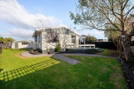 Photo of property in 38 Garland Drive, St Andrews, Hamilton, 3200