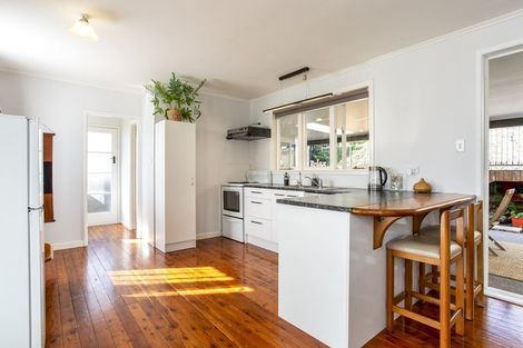 Photo of property in 17 Awaroa Road, Helensville, 0800