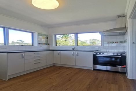 Photo of property in 2/20 Nigel Road, Browns Bay, Auckland, 0630