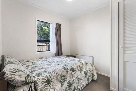 Photo of property in 6 Katrina Place, Massey, Auckland, 0614