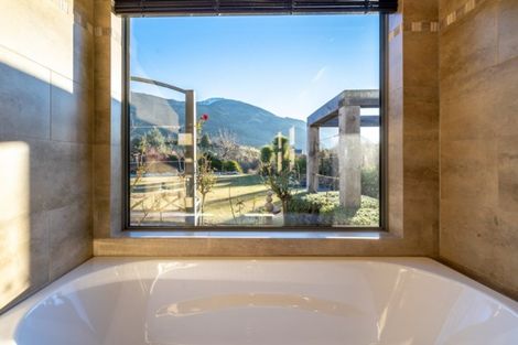 Photo of property in 5 Hollyhock Lane, Wanaka, 9305