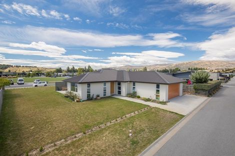 Photo of property in 9 Warbler Lane, Albert Town, Wanaka, 9305