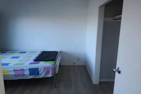 Photo of property in 1/2 Camelot Place, Glenfield, Auckland, 0629