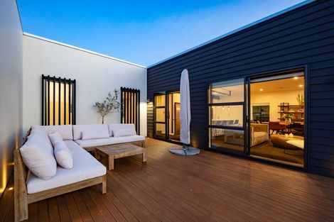 Photo of property in 14 Monaco Grove, Fitzherbert, Palmerston North, 4410