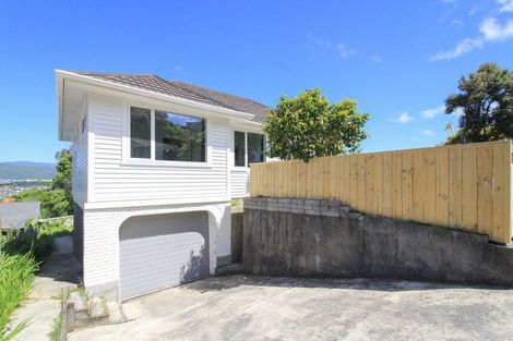 Photo of property in 2 Magnolia Grove, Maungaraki, Lower Hutt, 5010