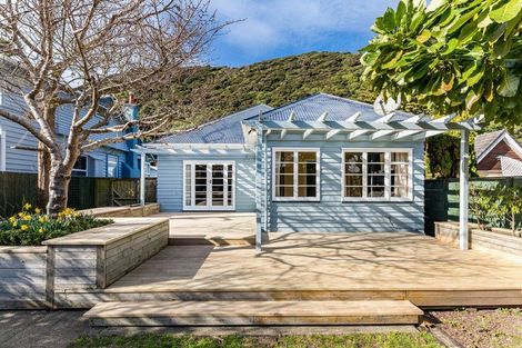 Photo of property in 218 Muritai Road, Eastbourne, Lower Hutt, 5013